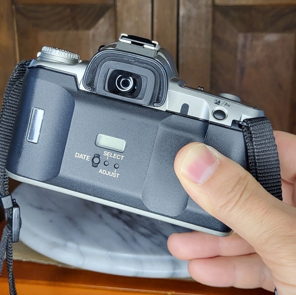 Pentax Black and Silver Film SLR Camera with Manual Controls - Picture 14 of 15